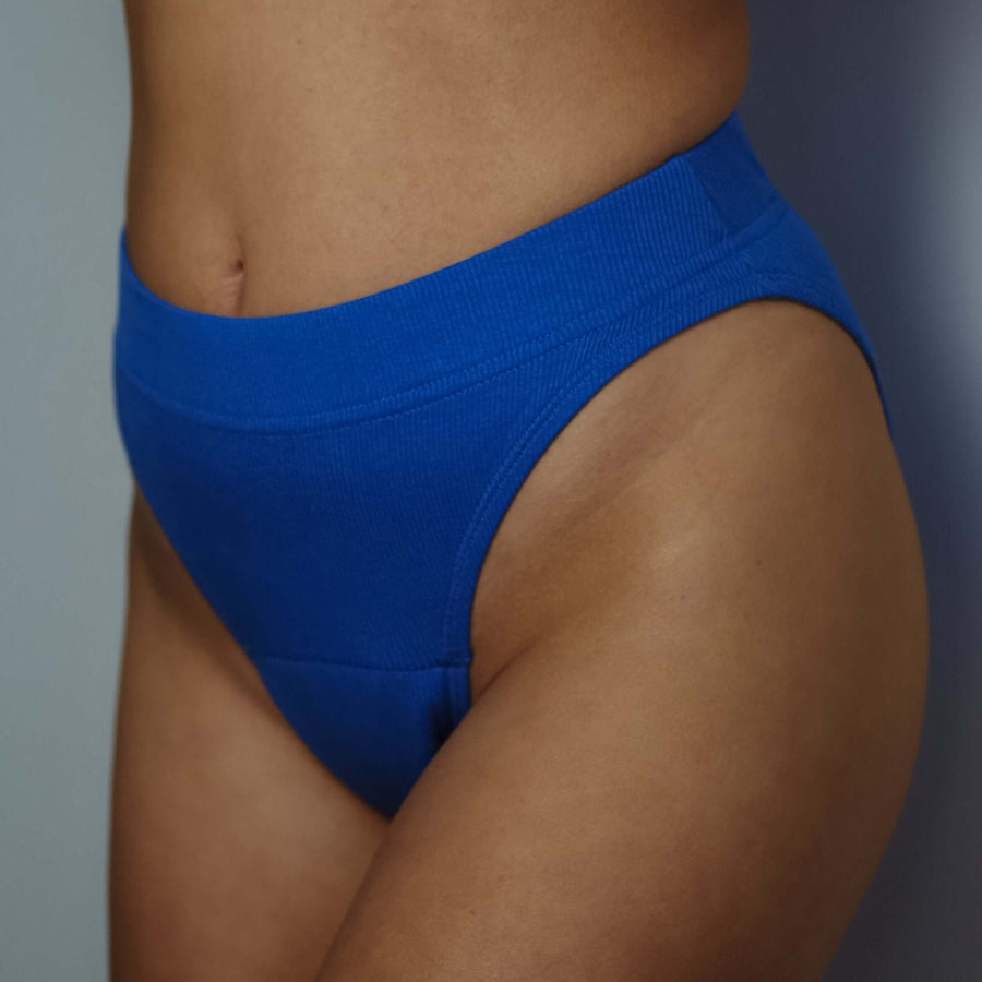 Woman wearing Simplechicks' blue period underwear with high-leg style for comfort and sustainability.